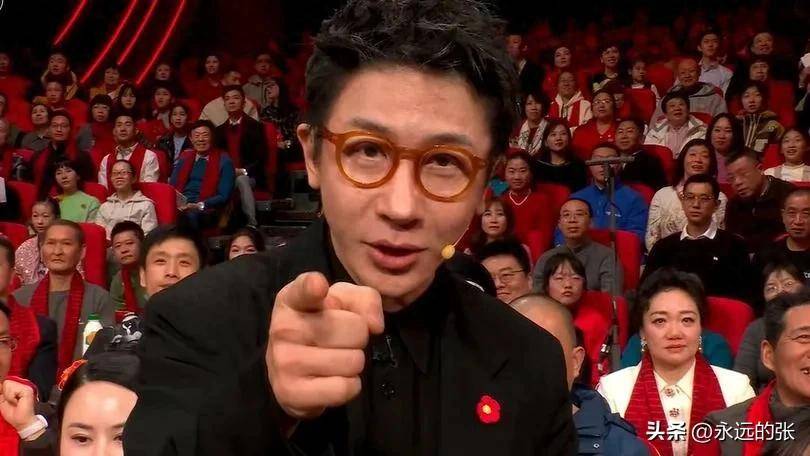 表演的魔术《画蛇添福》从以下几方面来看待开元棋牌app对于刘谦在2025年春晚(图2)