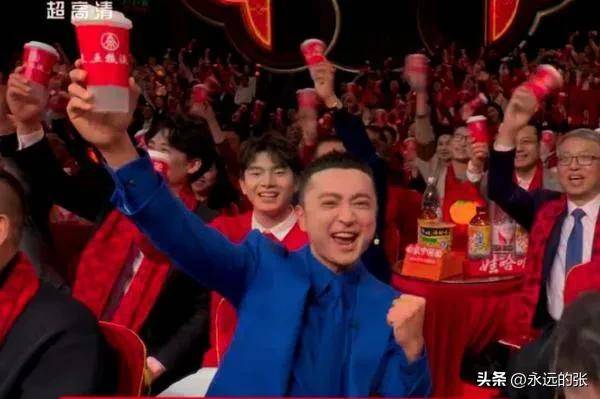 表演的魔术《画蛇添福》从以下几方面来看待开元棋牌app对于刘谦在2025年春晚(图3)